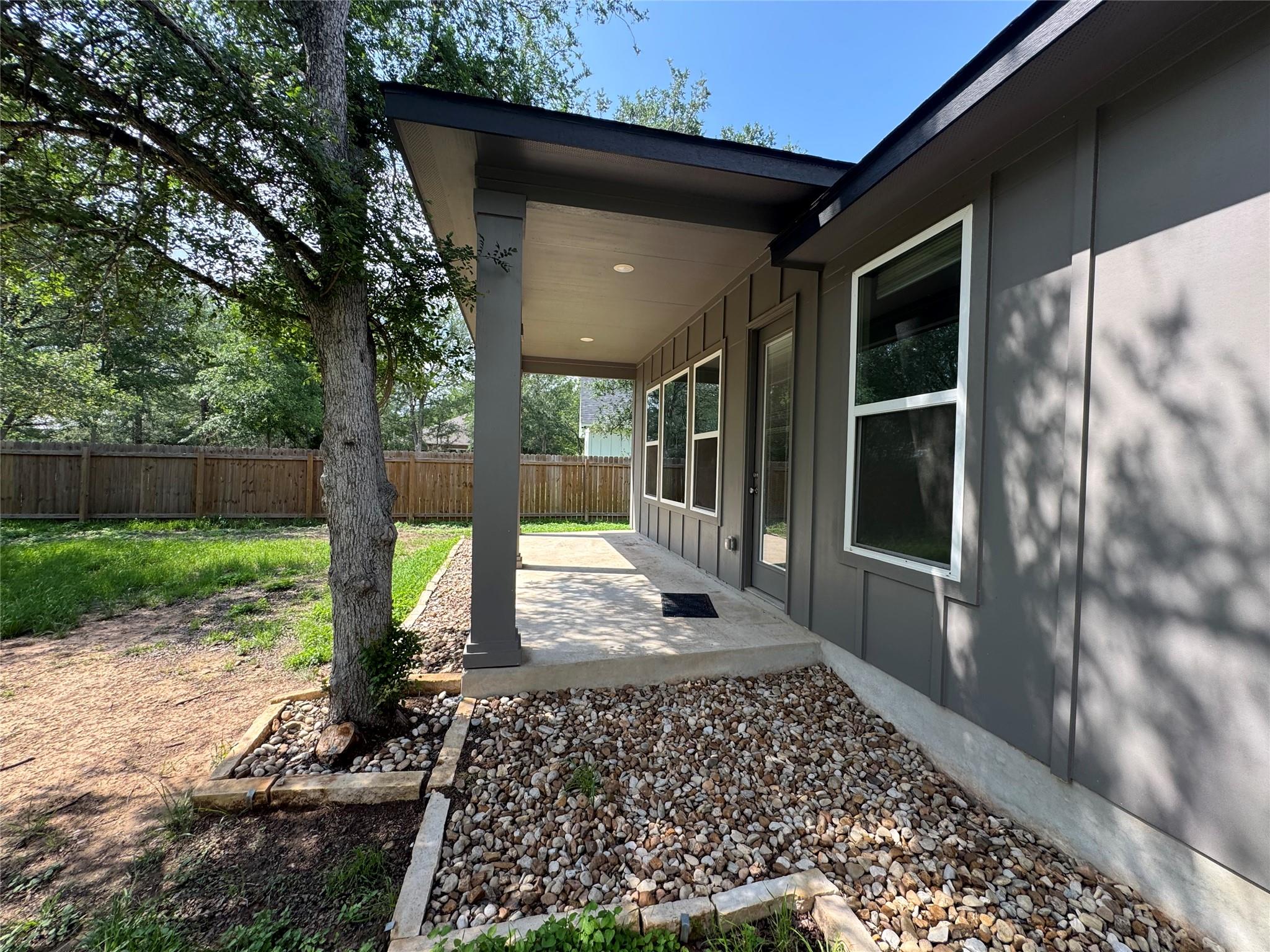 109 Mokulua Ln, Bastrop, TX 78602
