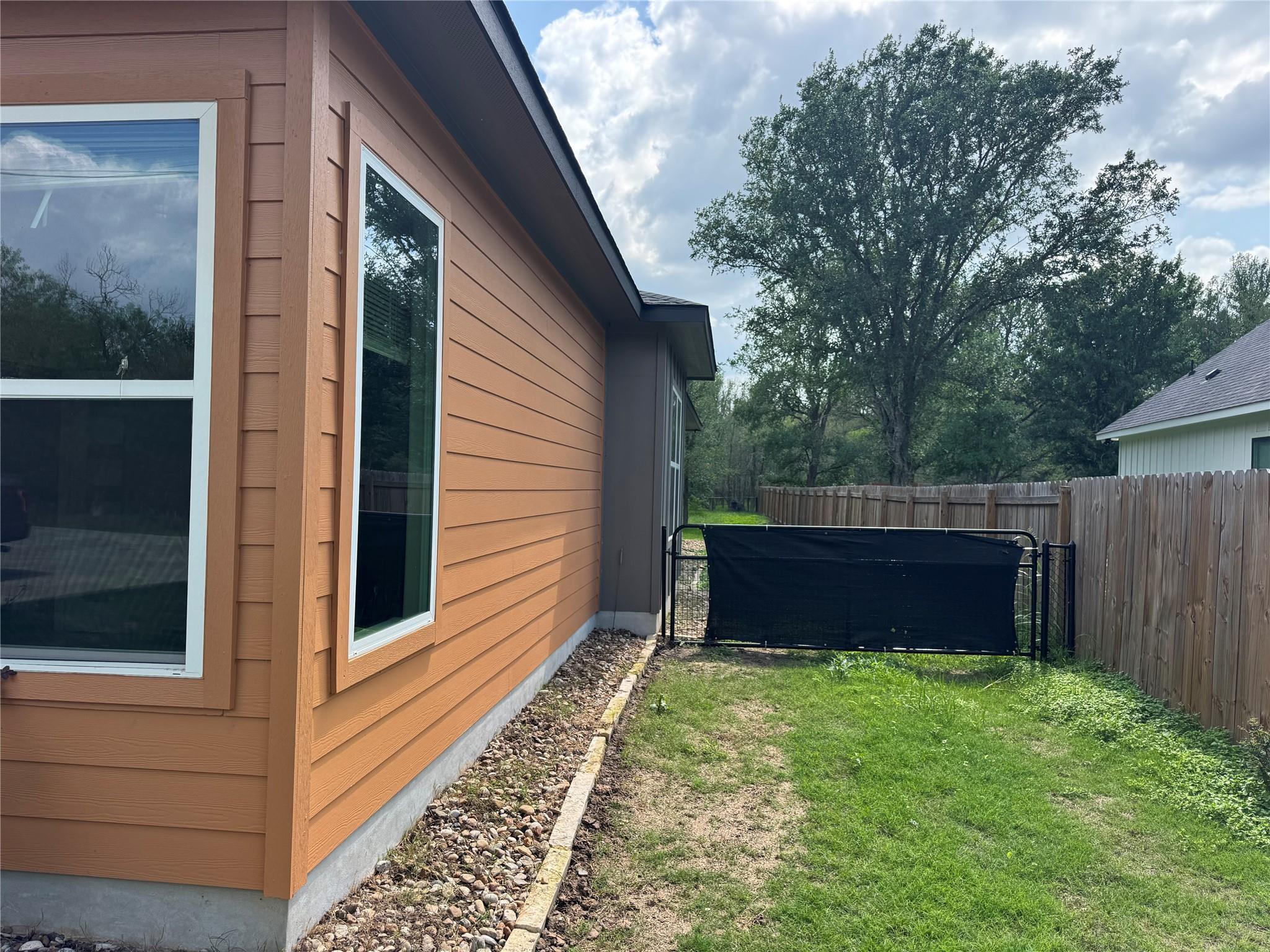 109 Mokulua Ln, Bastrop, TX 78602