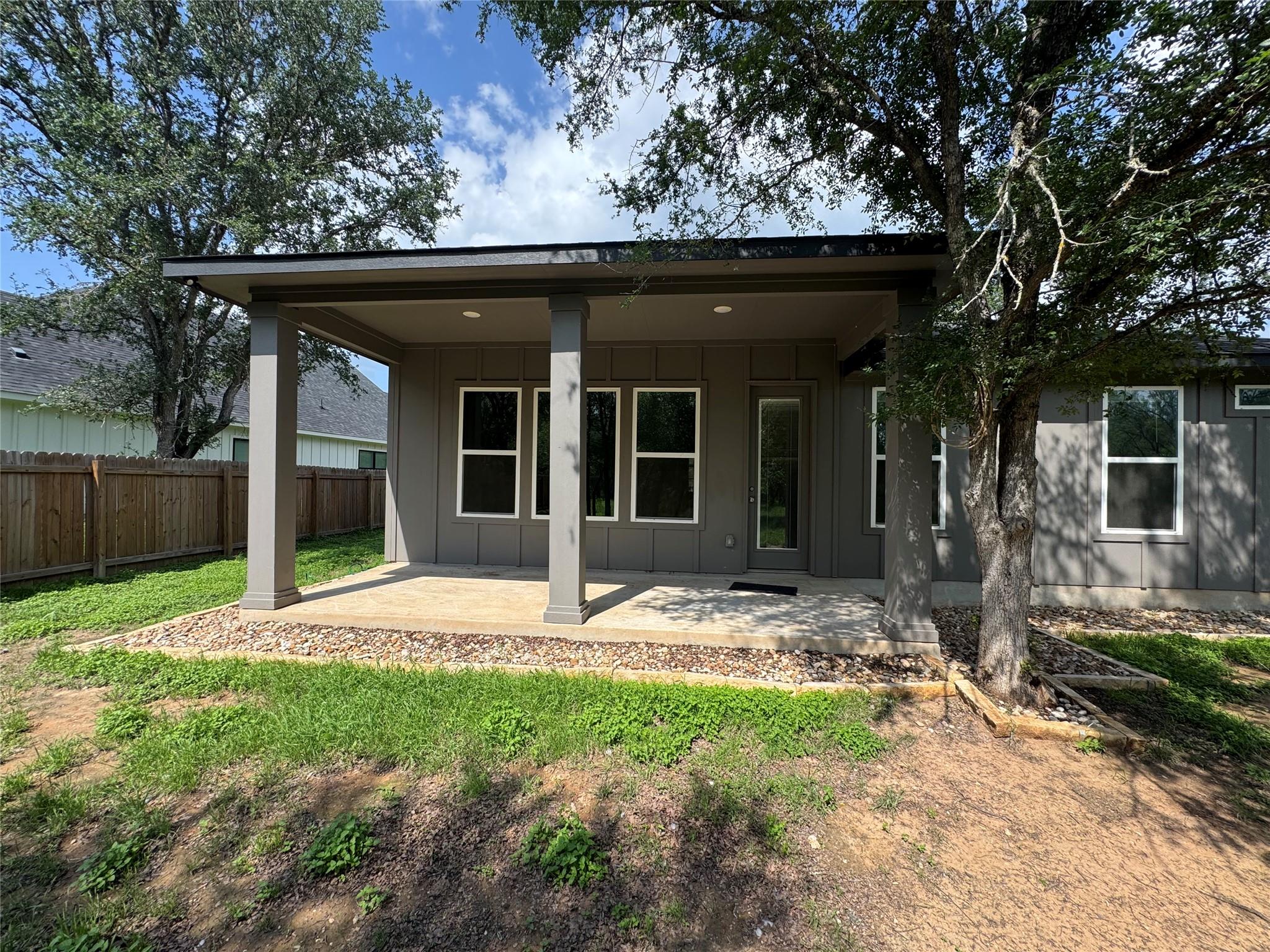 109 Mokulua Ln, Bastrop, TX 78602