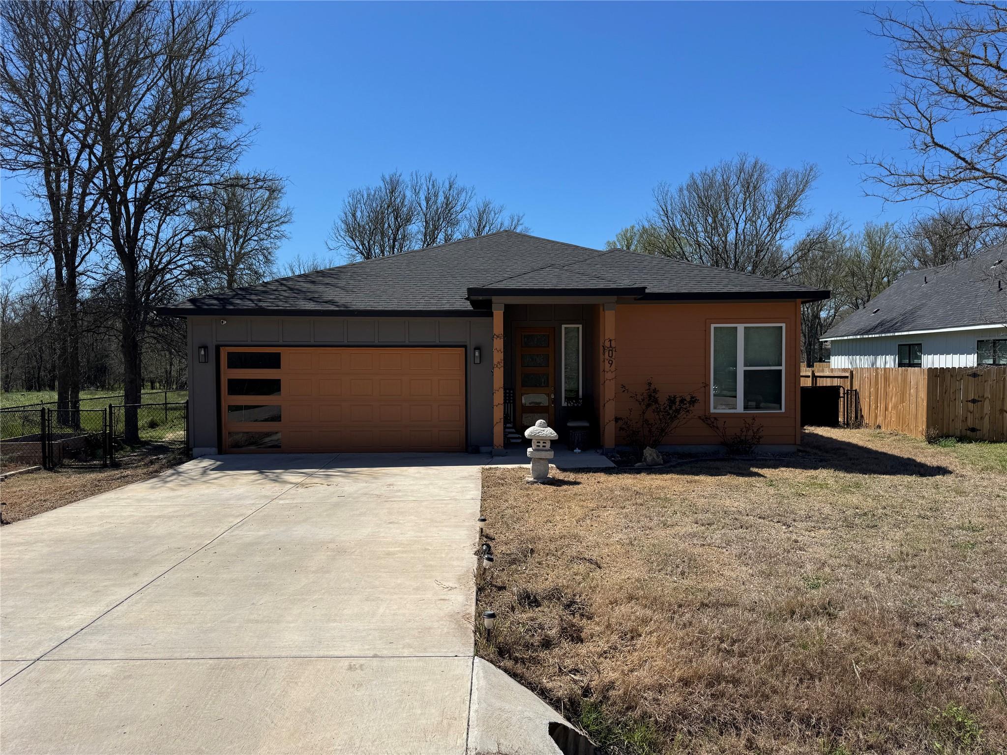 109 Mokulua Ln, Bastrop, TX 78602