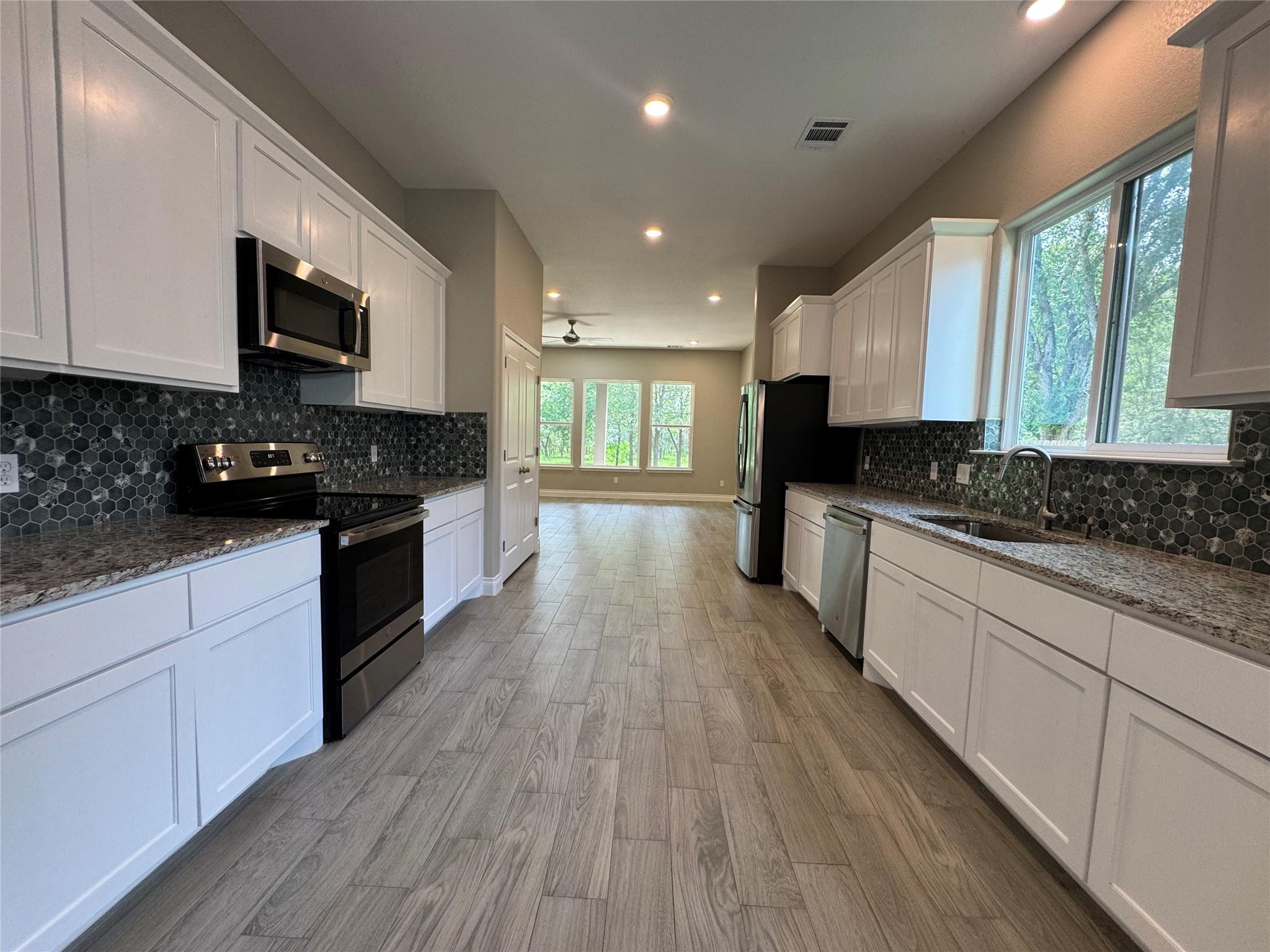 109 Mokulua Ln, Bastrop, TX 78602