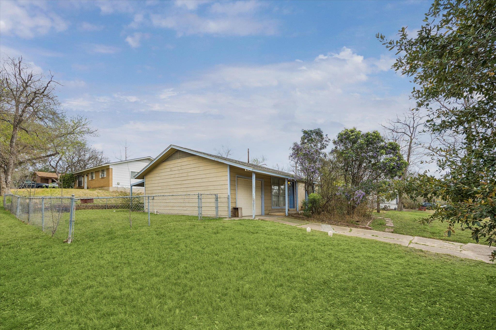 6811 Wake Forest Ln, Austin, TX 78723