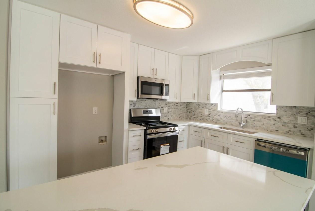 108 Cottonwood Dr, Hutto, TX 78634