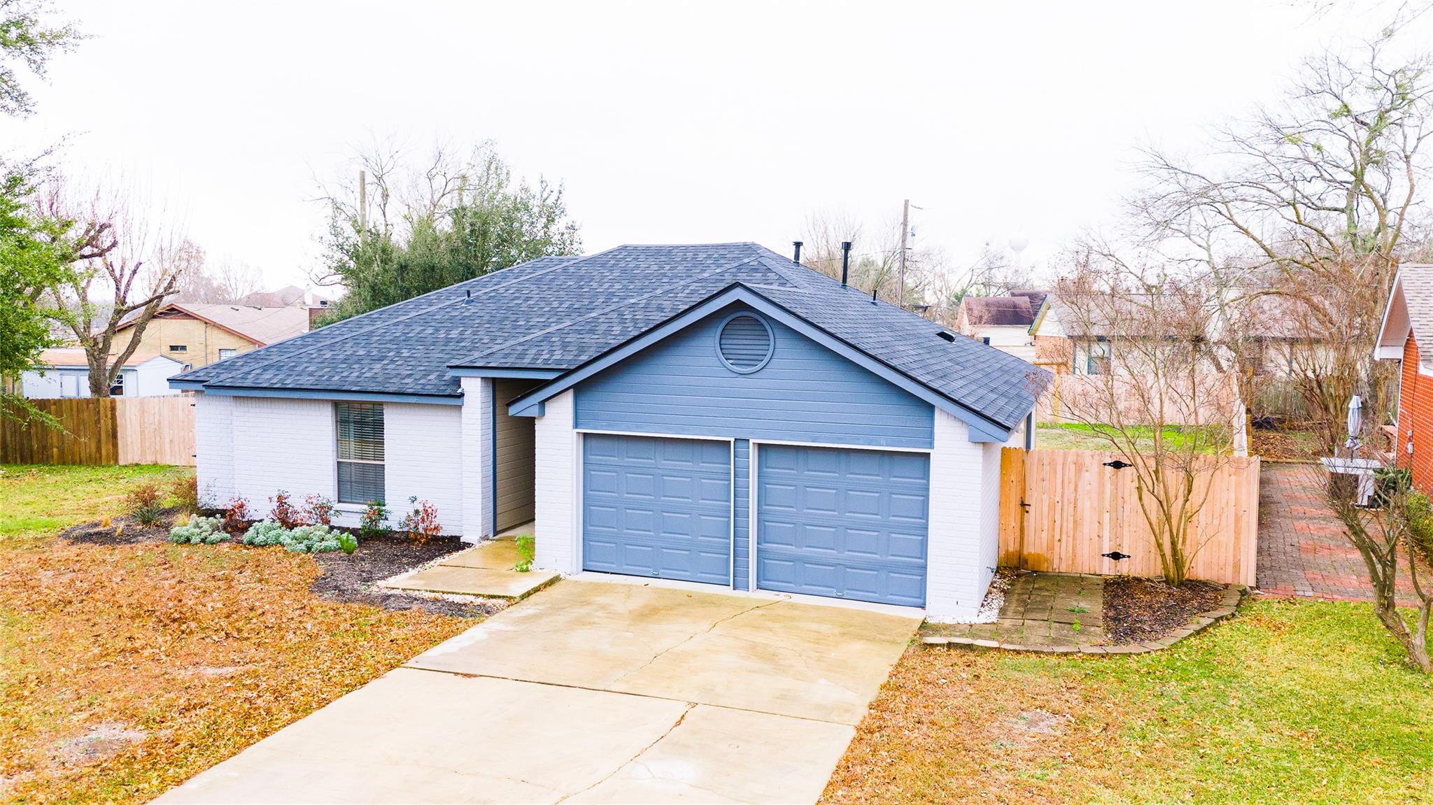 108 Cottonwood Dr, Hutto, TX 78634