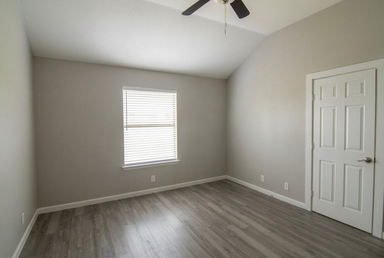 108 Cottonwood Dr, Hutto, TX 78634