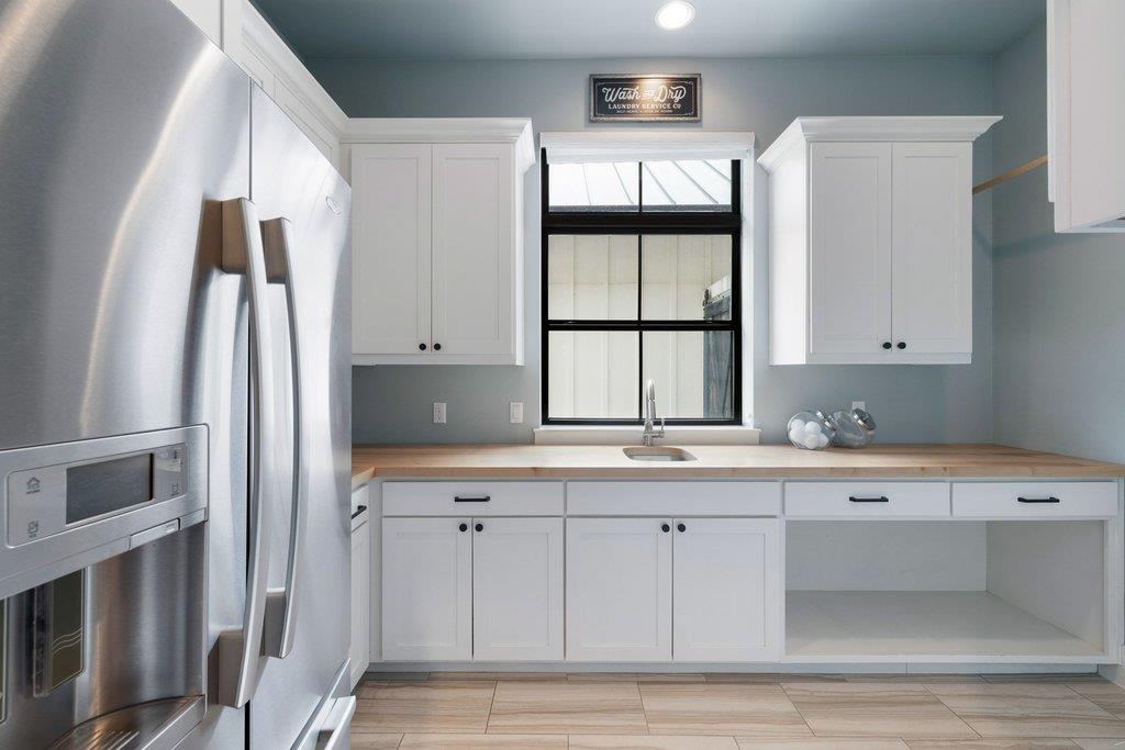 821 S Angel Light Dr, Spicewood, TX 78669