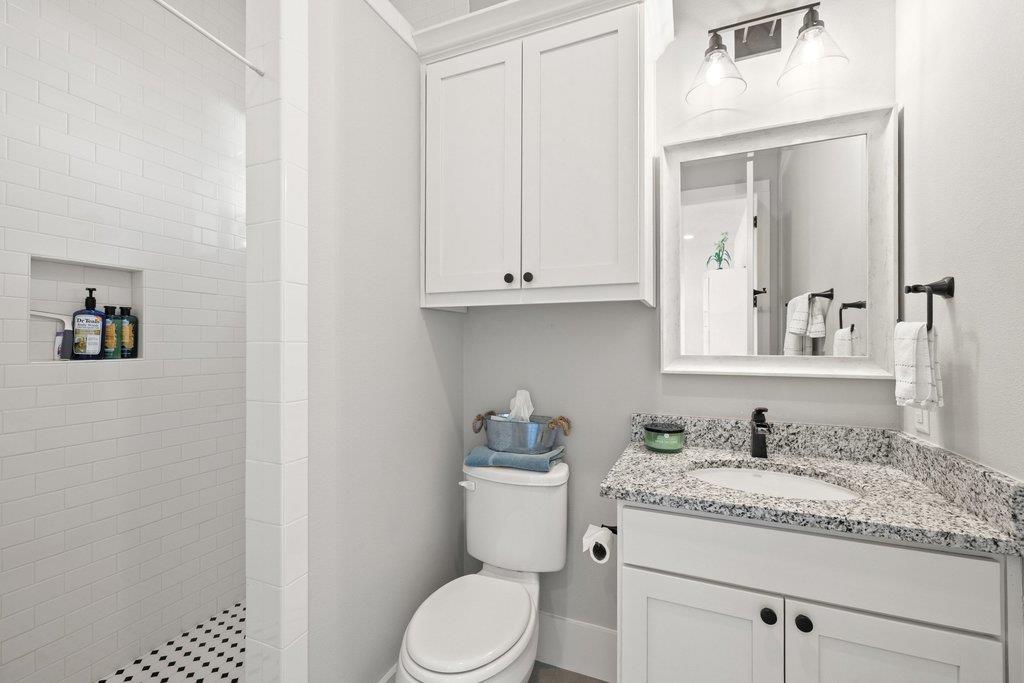 821 S Angel Light Dr, Spicewood, TX 78669