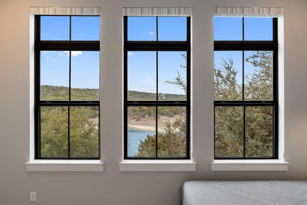 821 S Angel Light Dr, Spicewood, TX 78669