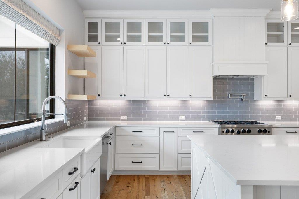 821 S Angel Light Dr, Spicewood, TX 78669