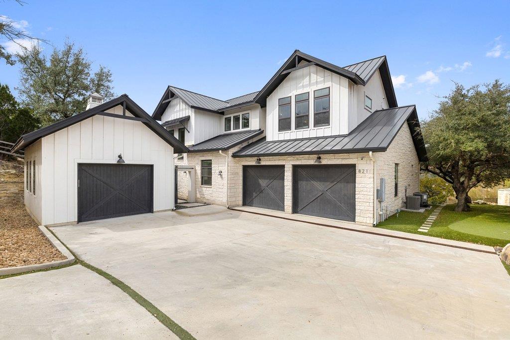 821 S Angel Light Dr, Spicewood, TX 78669