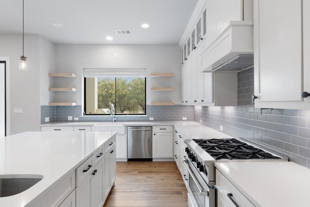 821 S Angel Light Dr, Spicewood, TX 78669