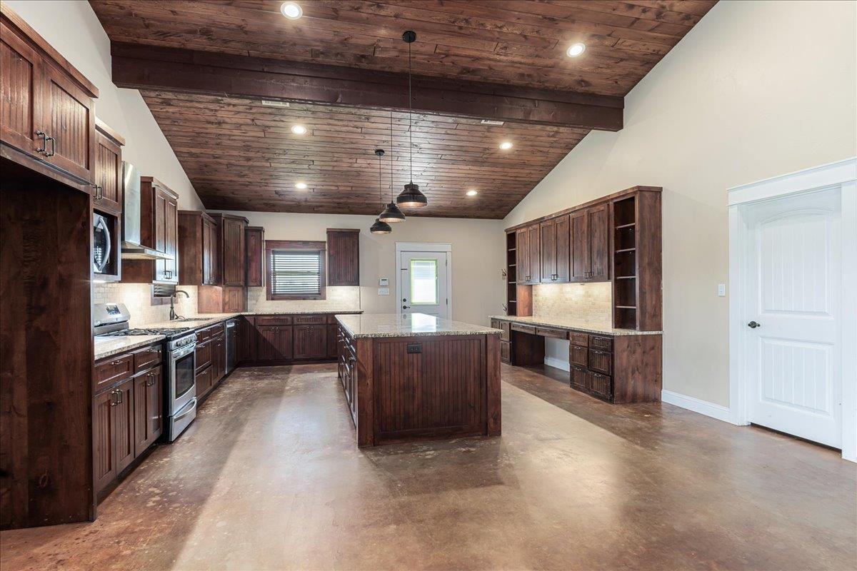 300 County Road 407, Spicewood, TX 78669