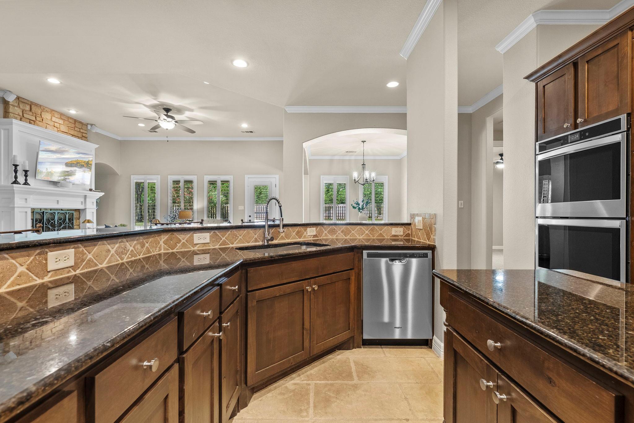 126 Foxwood Trl, Marble Falls, TX 78654