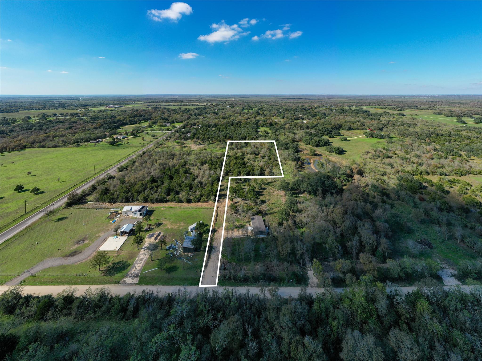 105 Crooked Rd, Dale, TX 78616