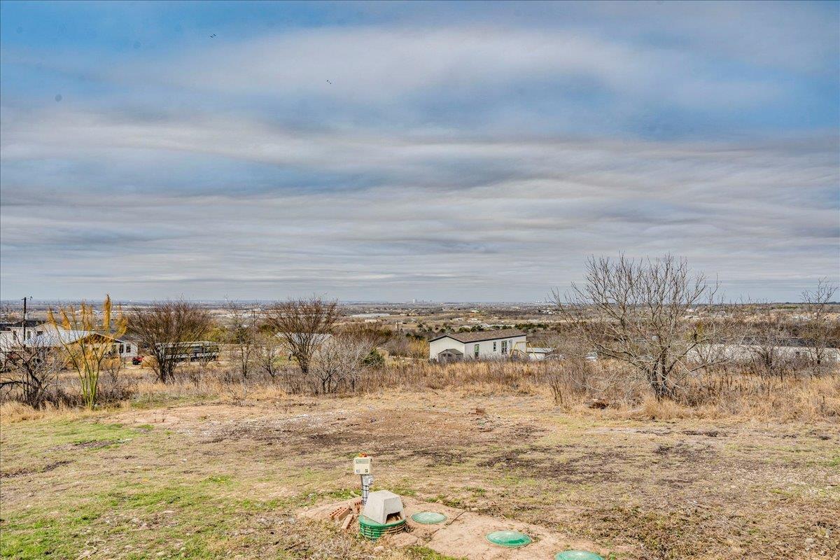1092 Engelke Rd, Niederwald, TX 78640