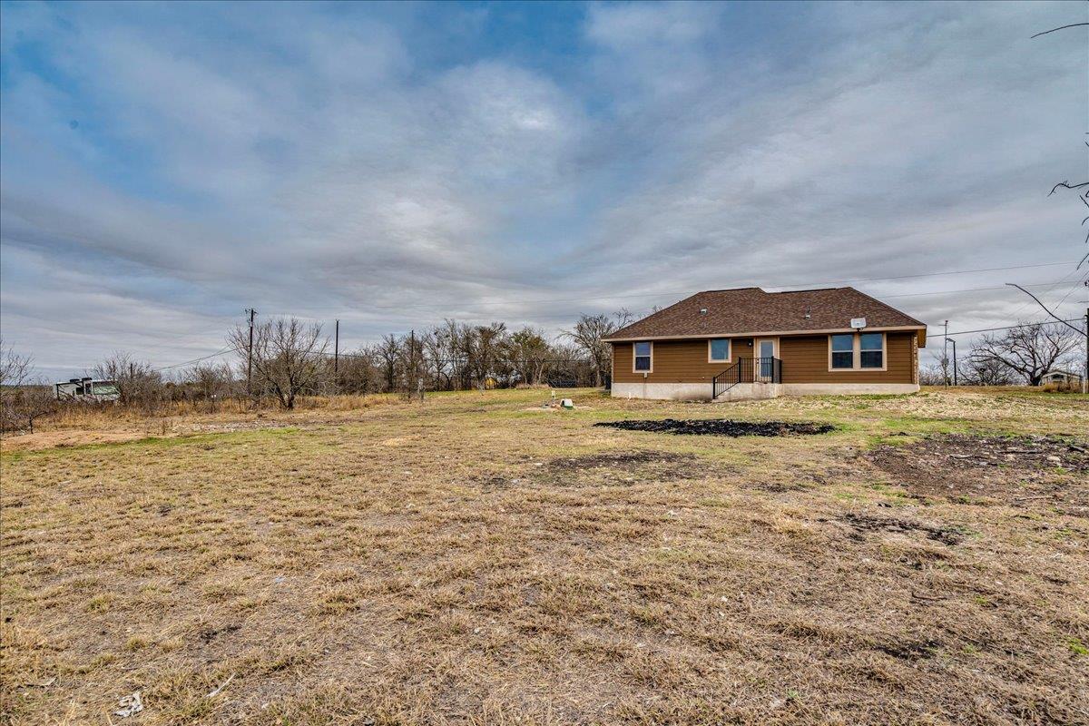 1092 Engelke Rd, Niederwald, TX 78640