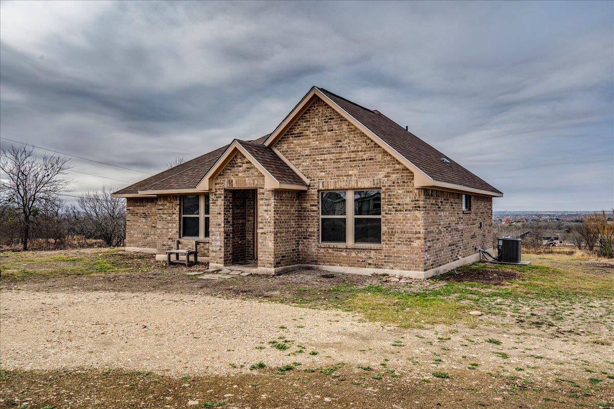 1092 Engelke Rd, Niederwald, TX 78640