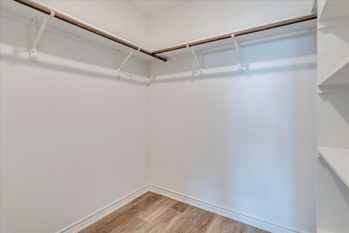 1092 Engelke Rd, Niederwald, TX 78640