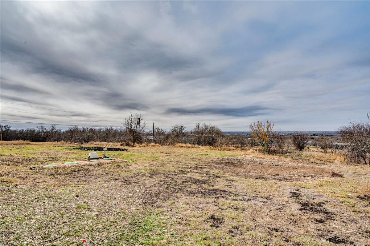 1092 Engelke Rd, Niederwald, TX 78640