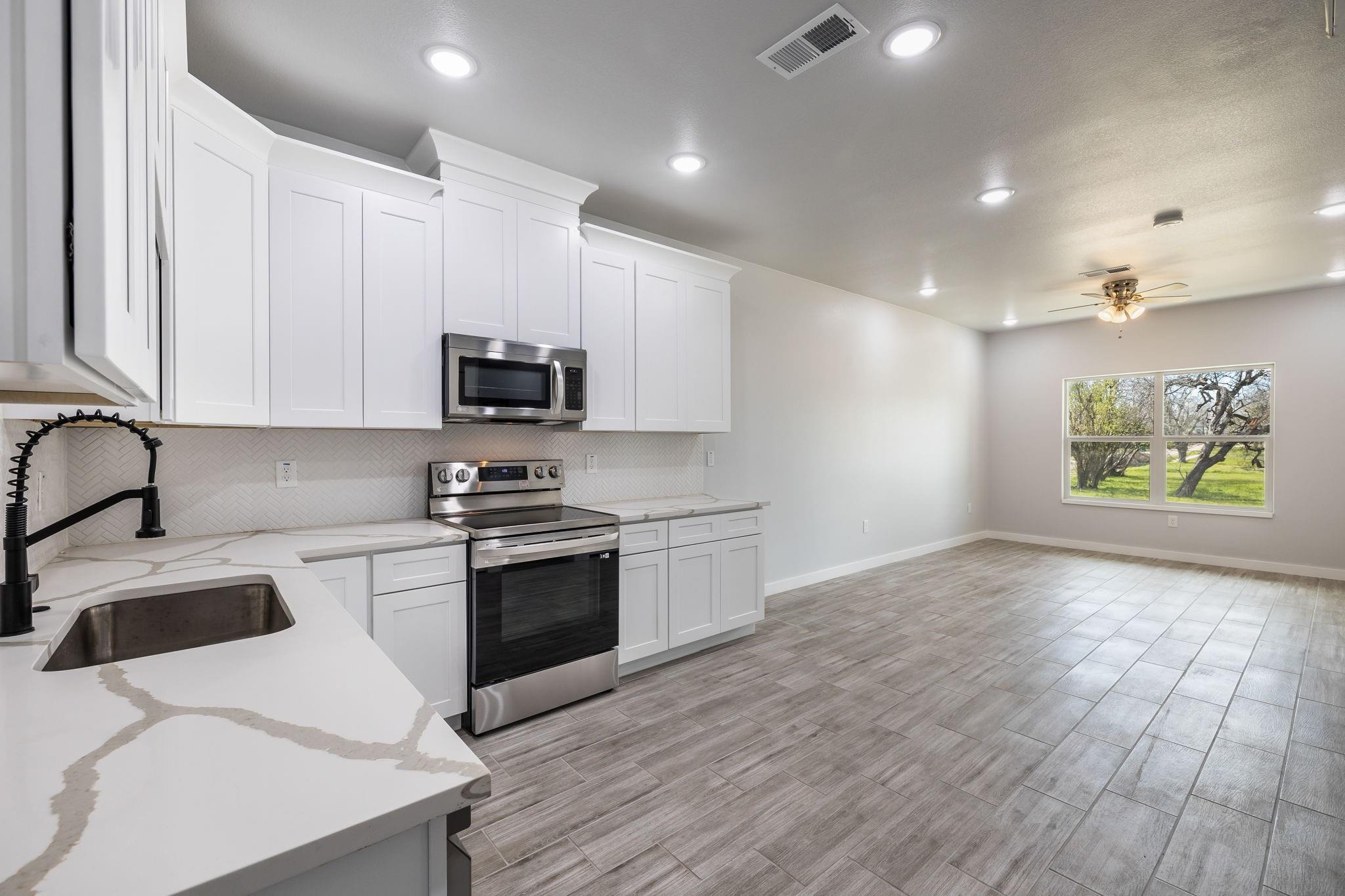 600 Kimbro #B St, Taylor, TX 76574