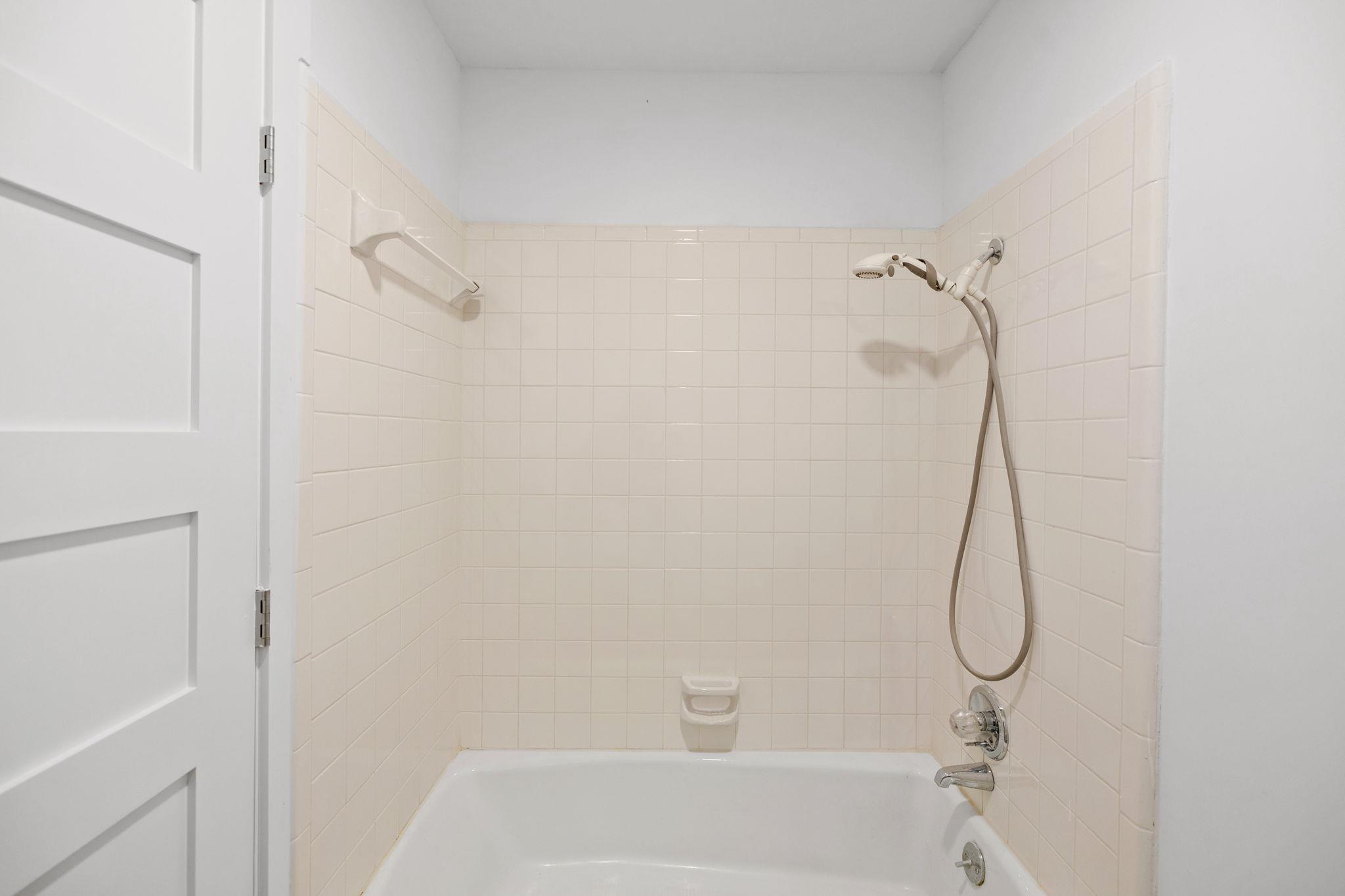 7211 Lakewood Dr # C111, Austin, TX 78750