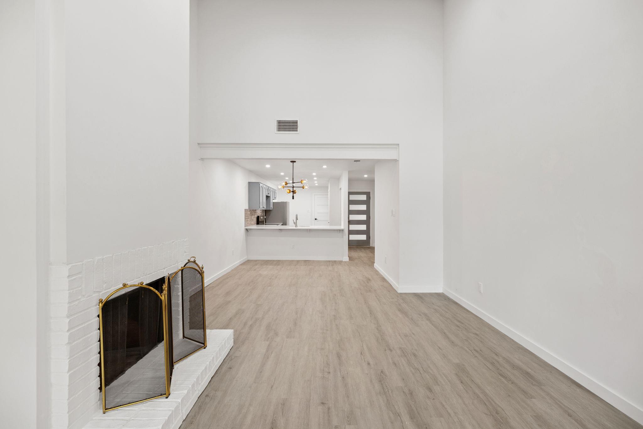 7211 Lakewood Dr # C111, Austin, TX 78750