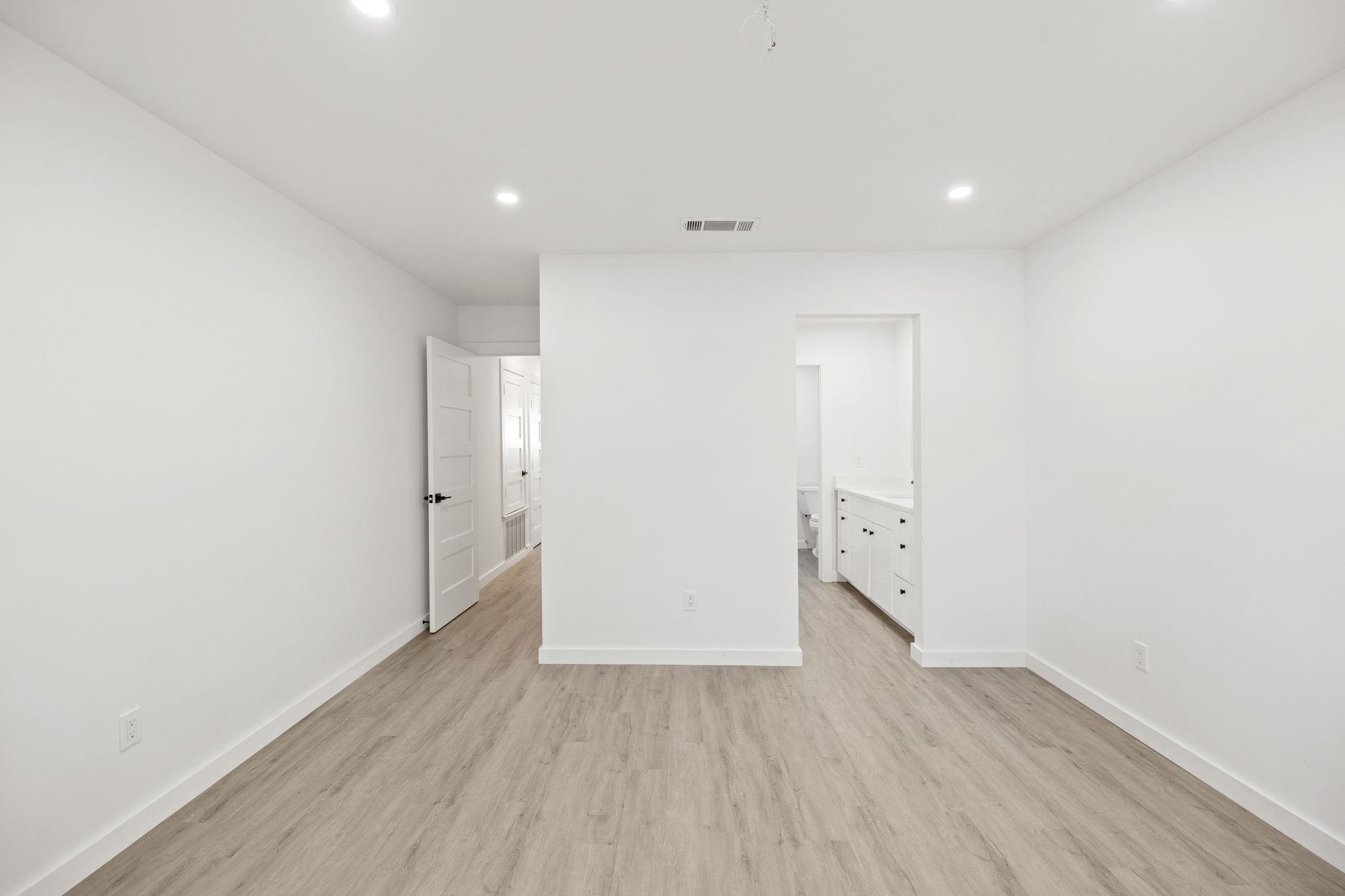 7211 Lakewood Dr # C111, Austin, TX 78750