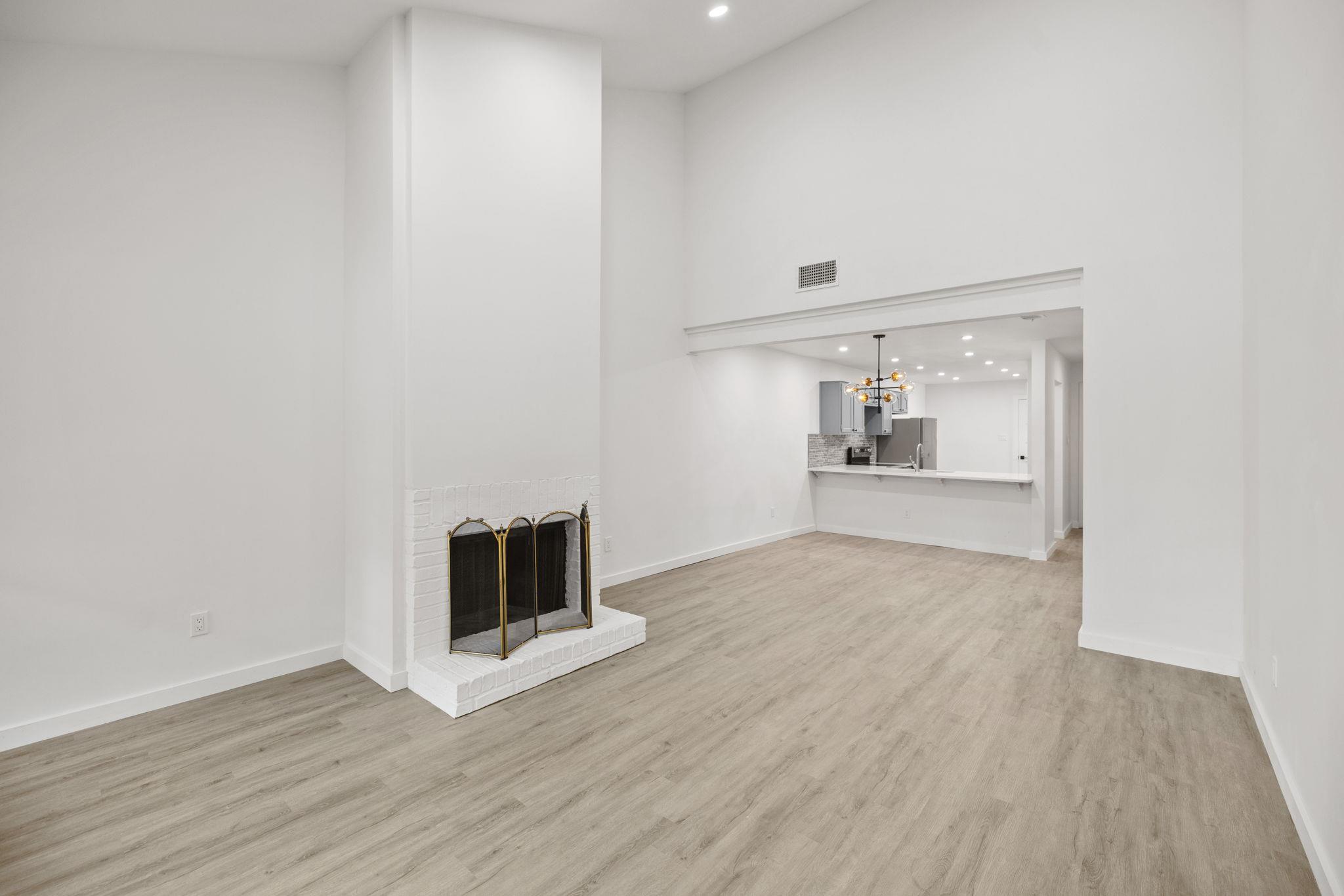 7211 Lakewood Dr # C111, Austin, TX 78750