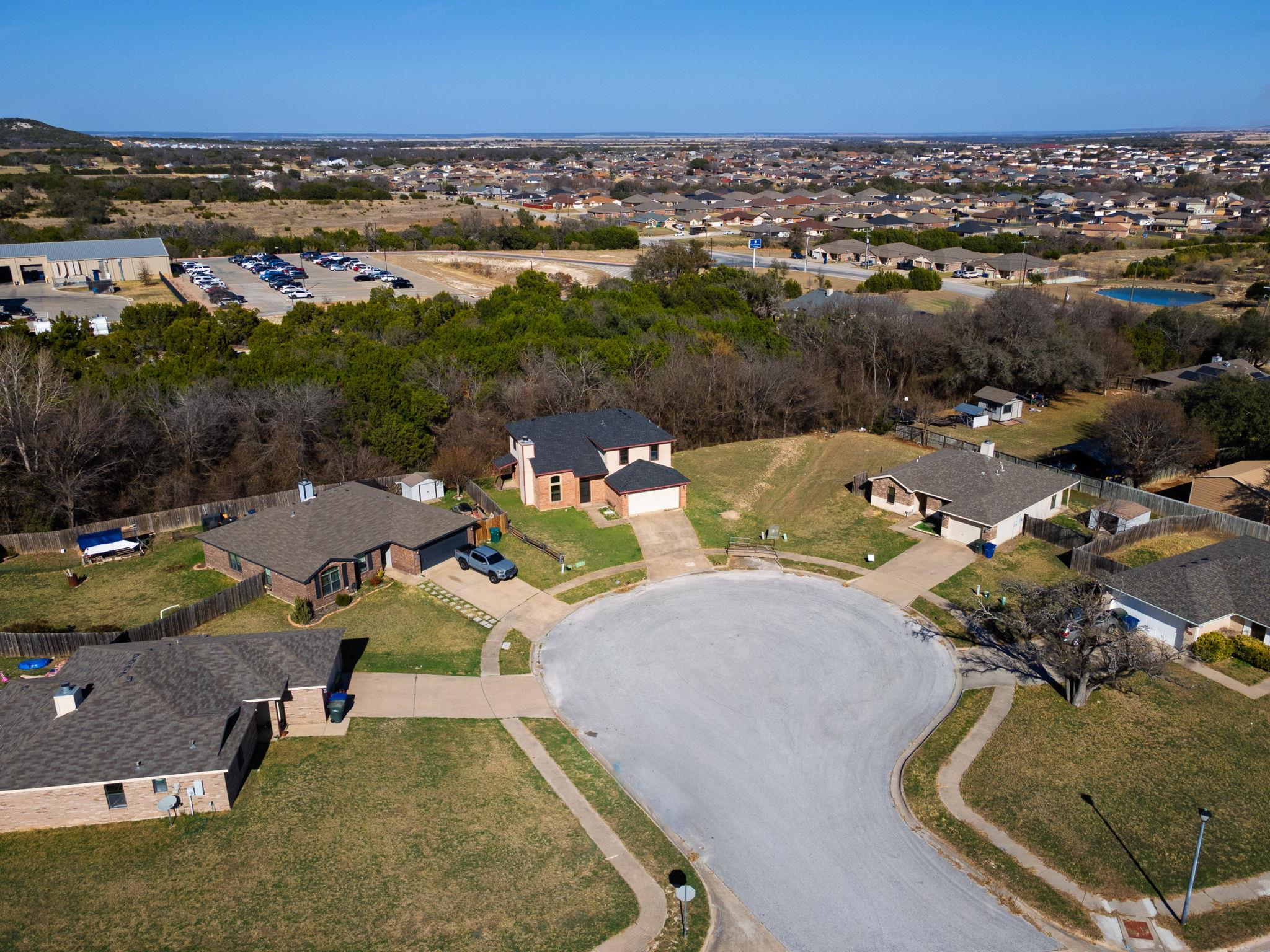 606 Redbud Dr, Copperas Cove, TX 76522