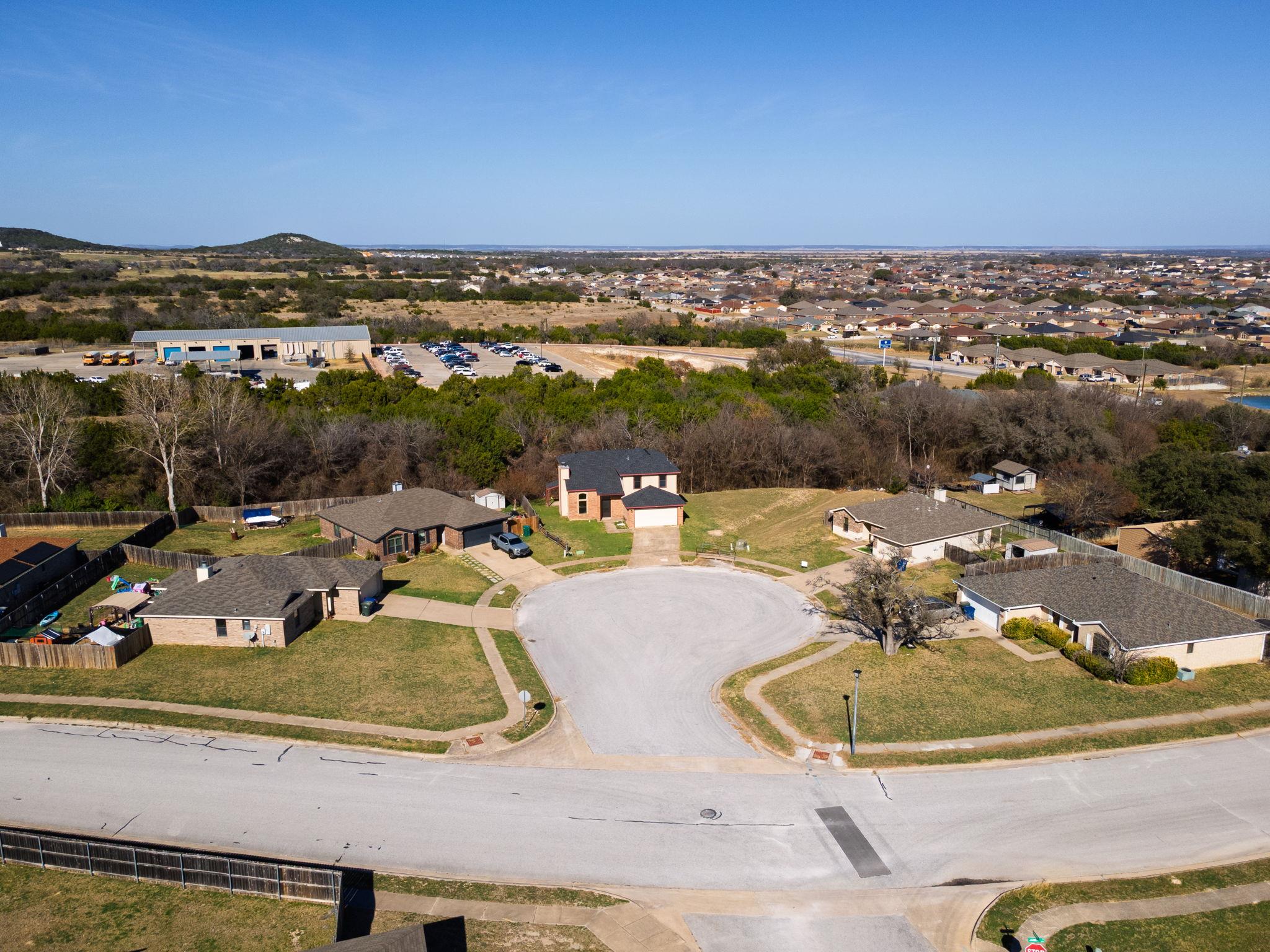 606 Redbud Dr, Copperas Cove, TX 76522