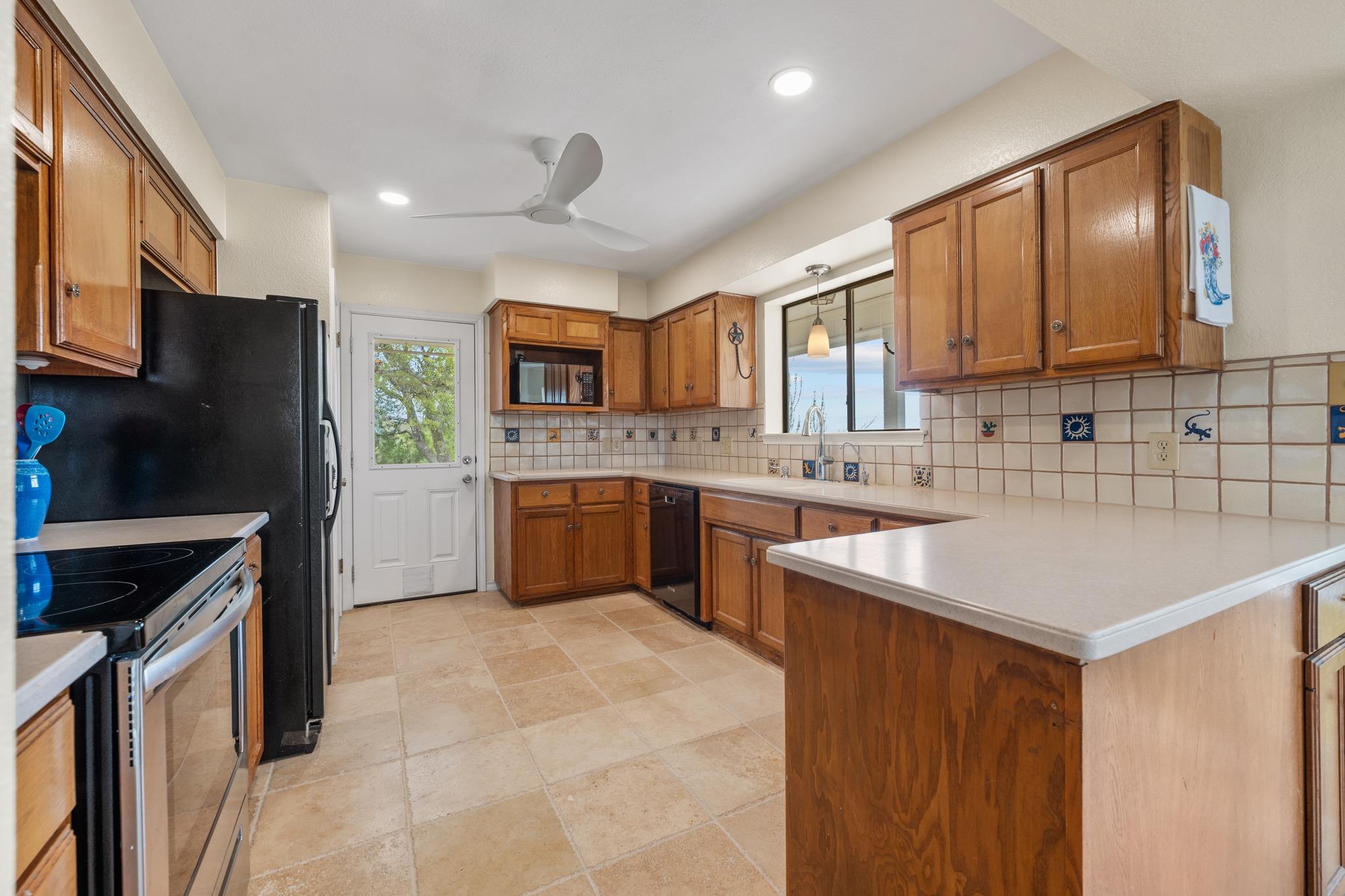 525 Hays Country Acres Rd, Dripping Springs, TX 78620