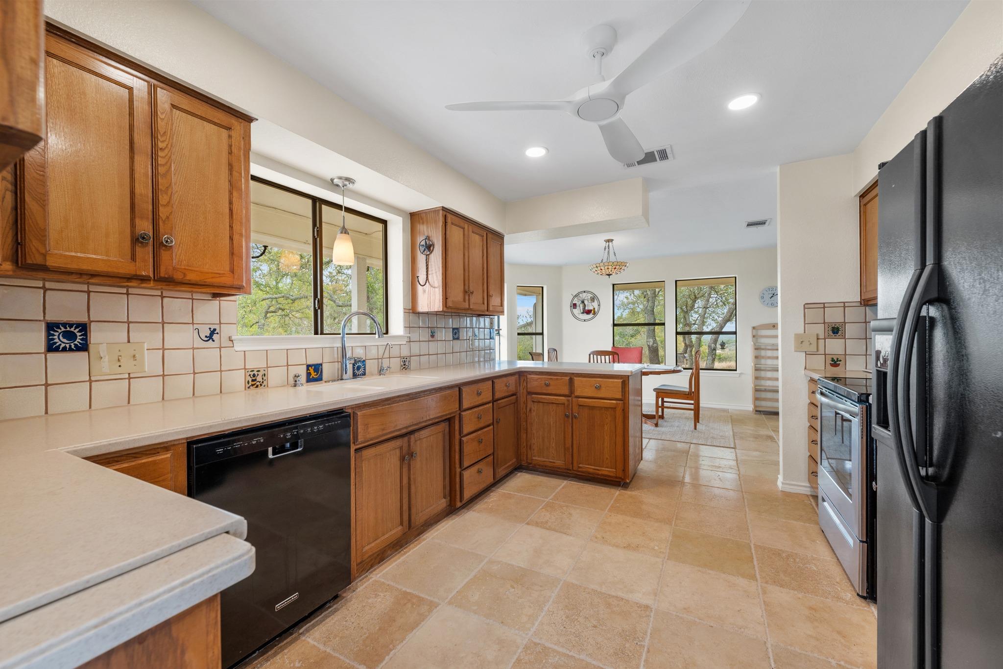 525 Hays Country Acres Rd, Dripping Springs, TX 78620