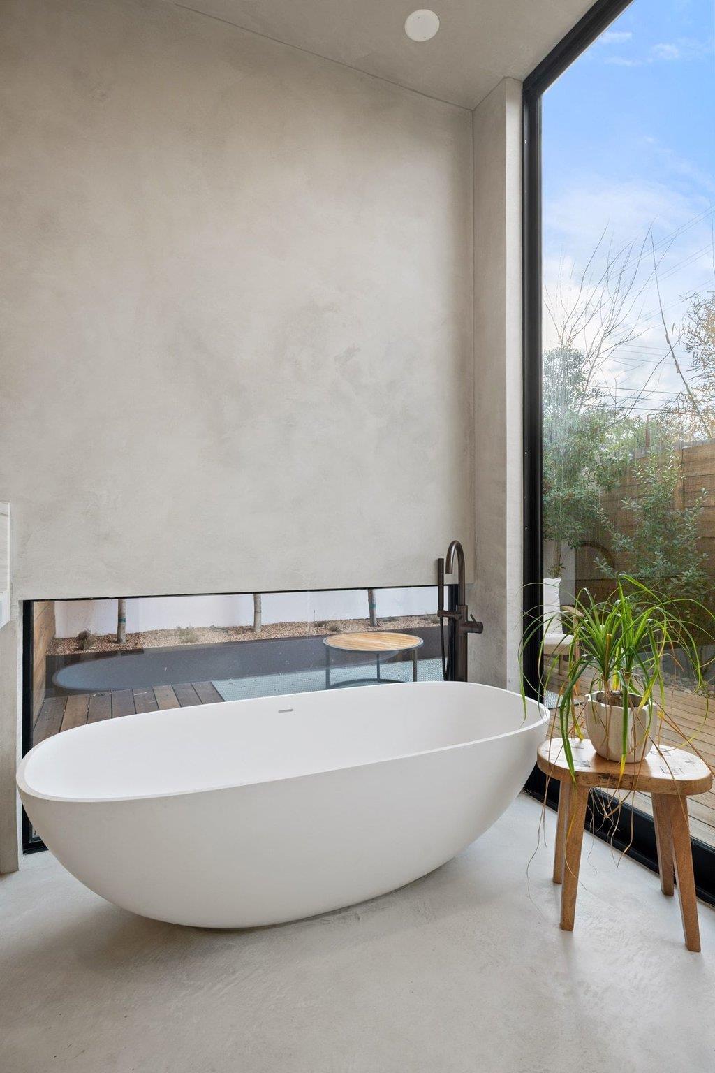 910 W Johanna St, Austin, TX 78704