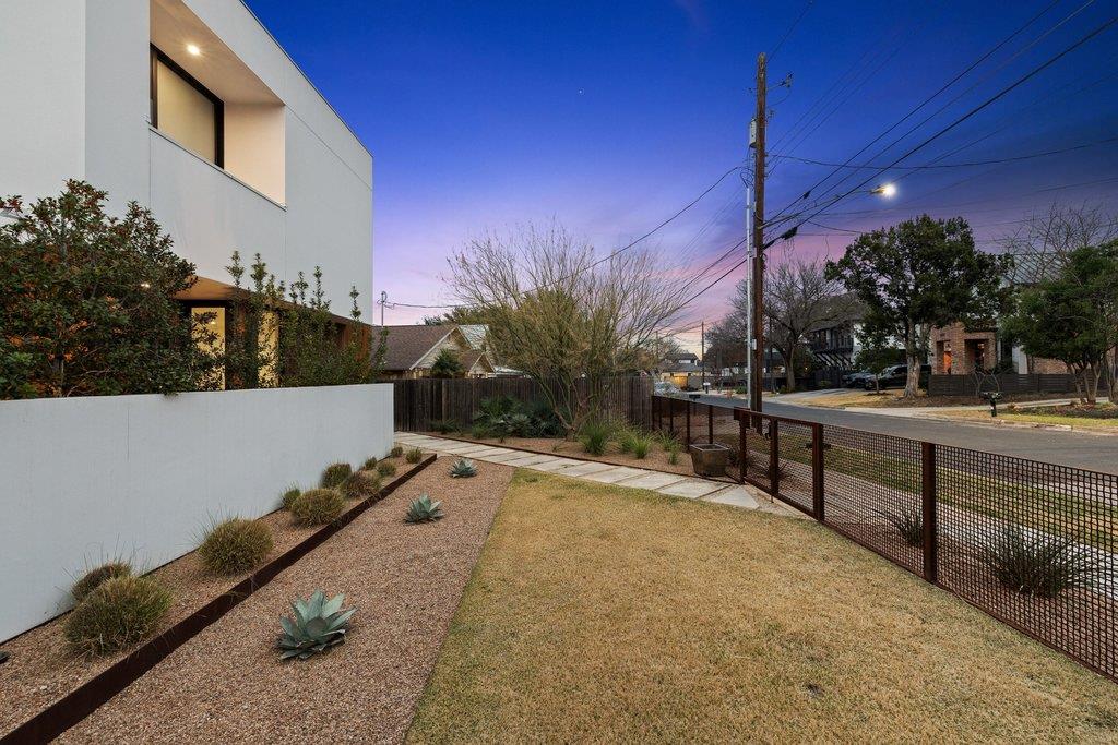 910 W Johanna St, Austin, TX 78704