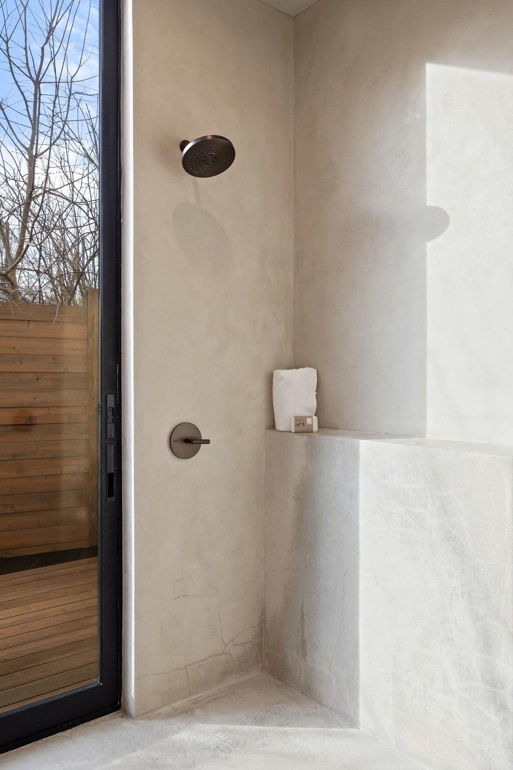 910 W Johanna St, Austin, TX 78704