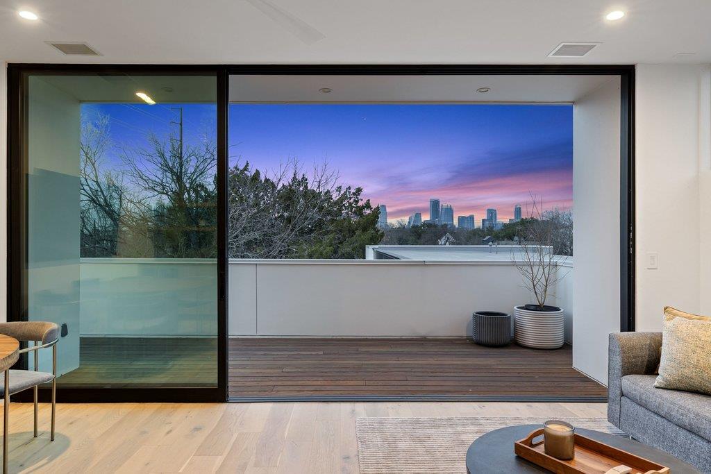 910 W Johanna St, Austin, TX 78704