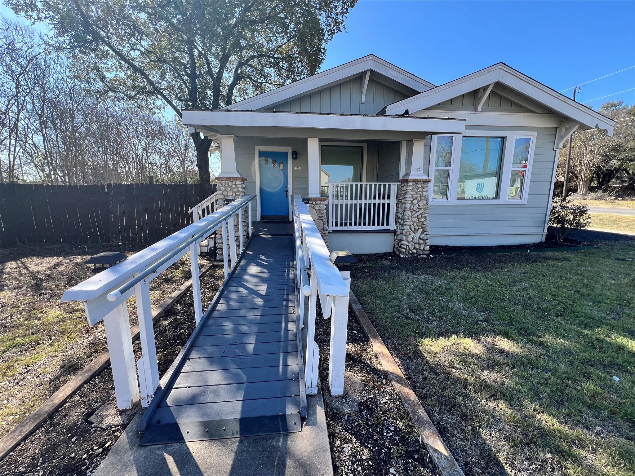 409 W Center St, Kyle, TX 78640