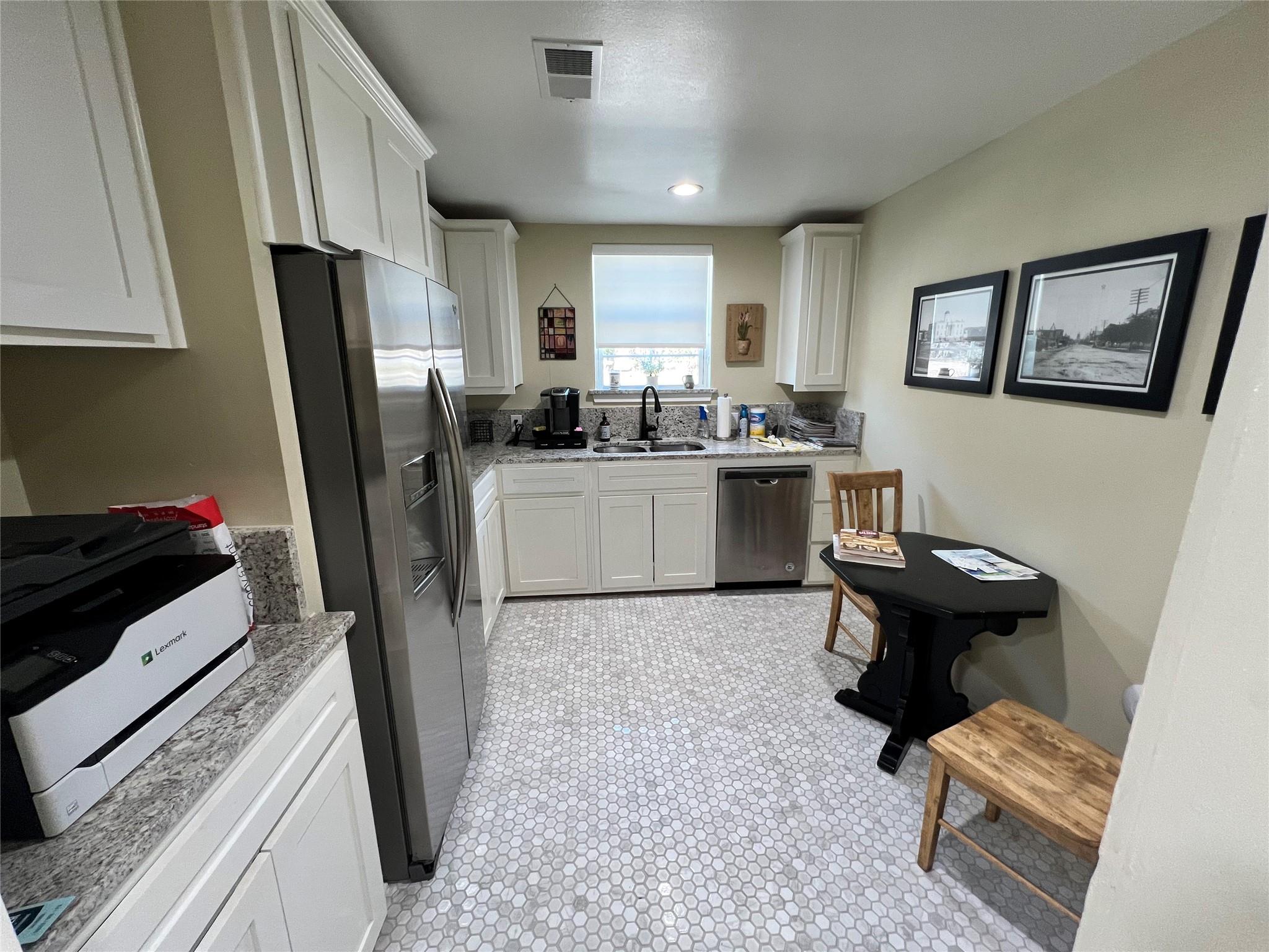 409 W Center St, Kyle, TX 78640