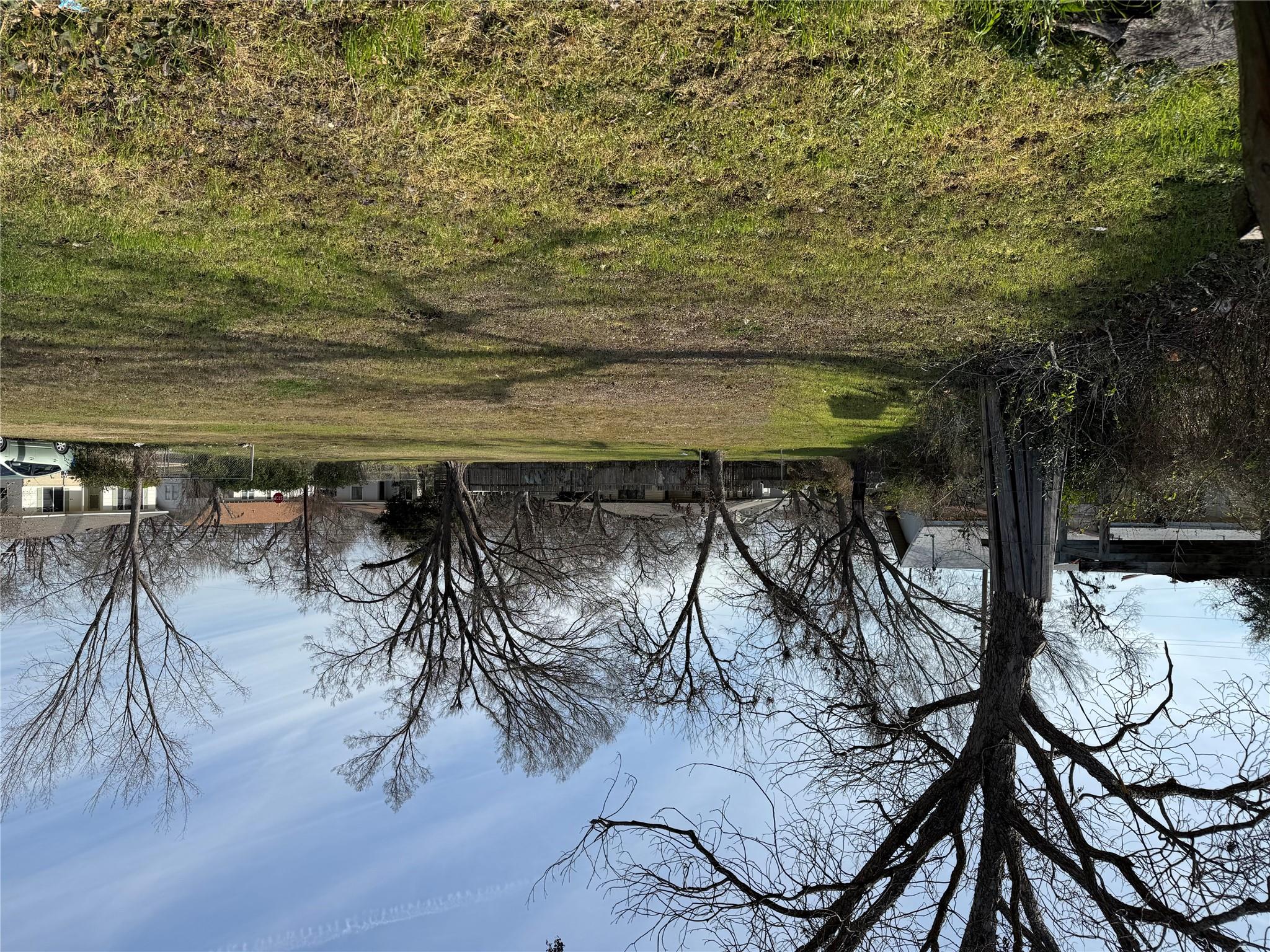 601 W 11th St, Taylor, TX 76574