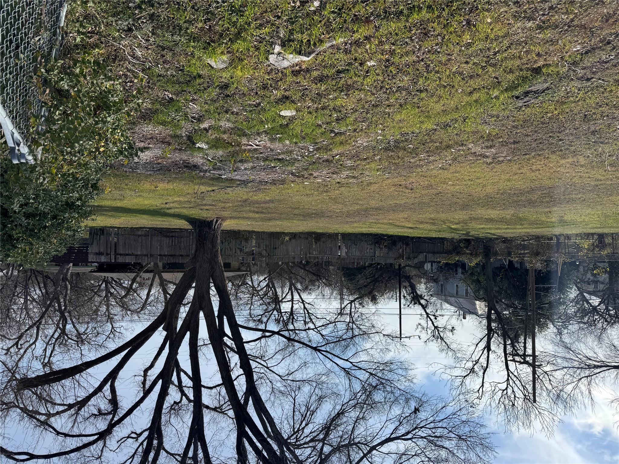 601 W 11th St, Taylor, TX 76574