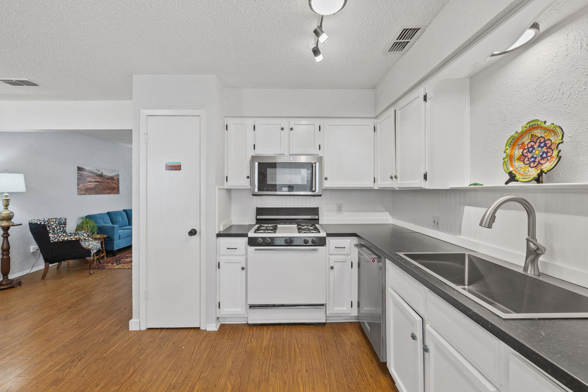 2715 Harleyhill Dr, Austin, TX 78745