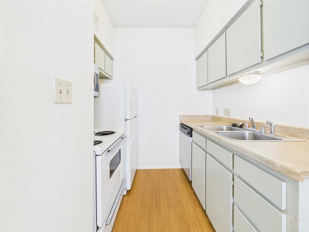 2604 Salado St # 304, Austin, TX 78705