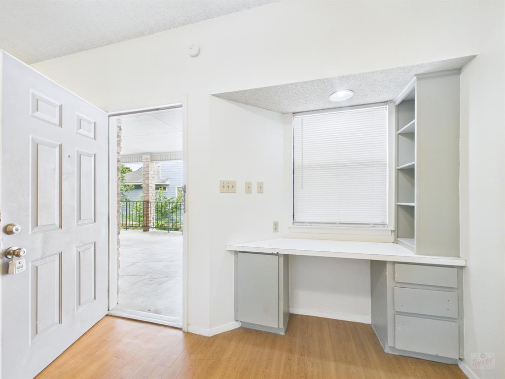 2604 Salado St # 304, Austin, TX 78705