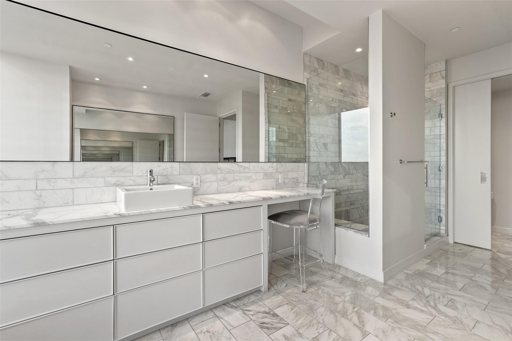 210 Lavaca St # 2505, Austin, TX 78701