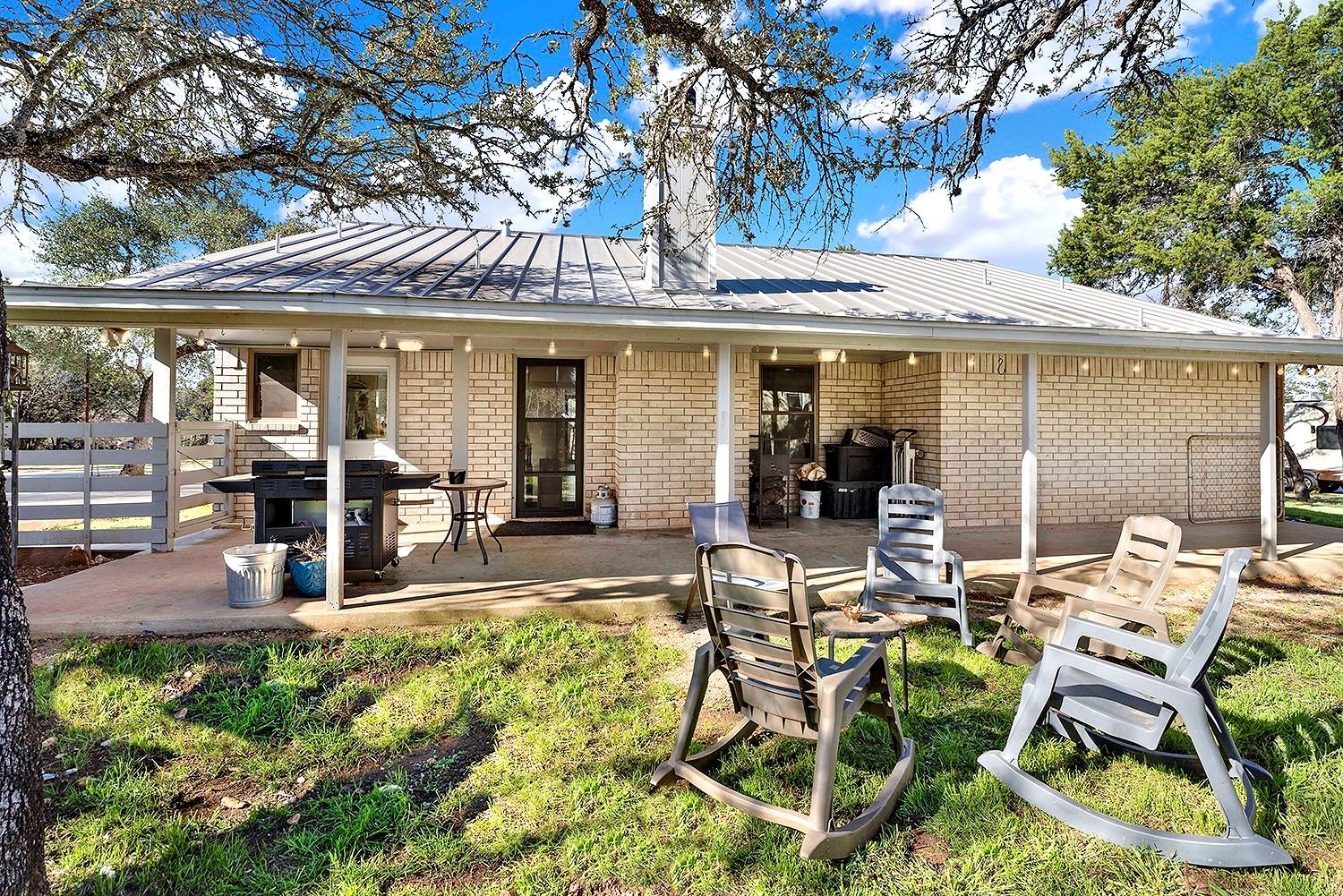 228 Deertrail Dr, San Marcos, TX 78666