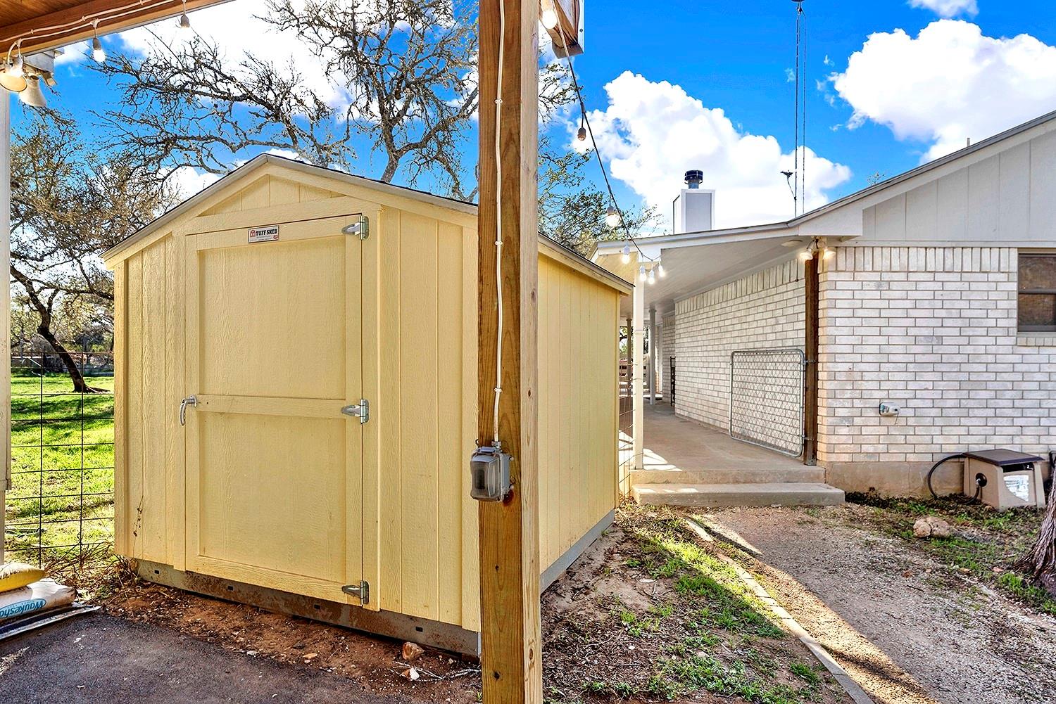 228 Deertrail Dr, San Marcos, TX 78666