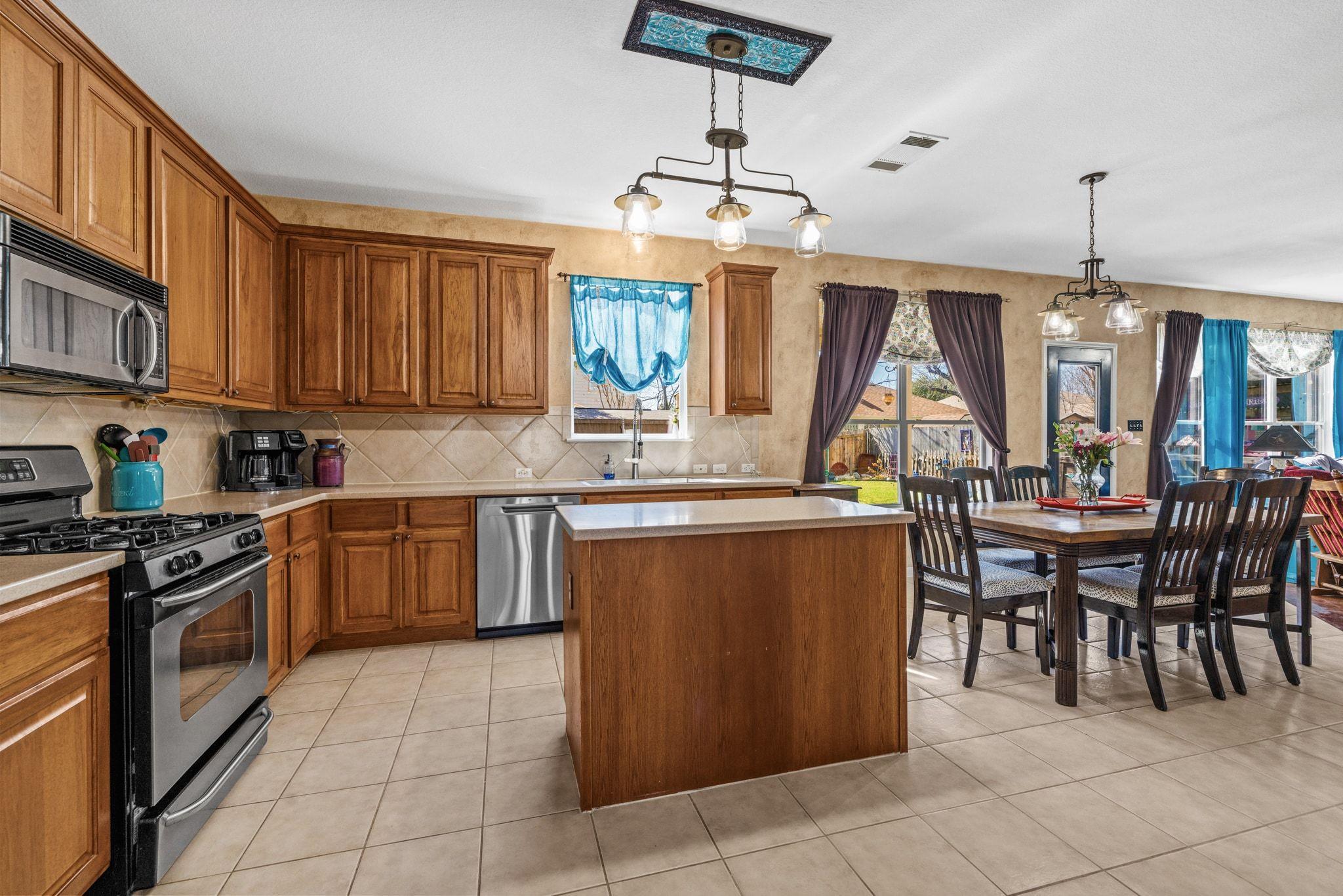 1114 Calistoga Dr, Leander, TX 78641