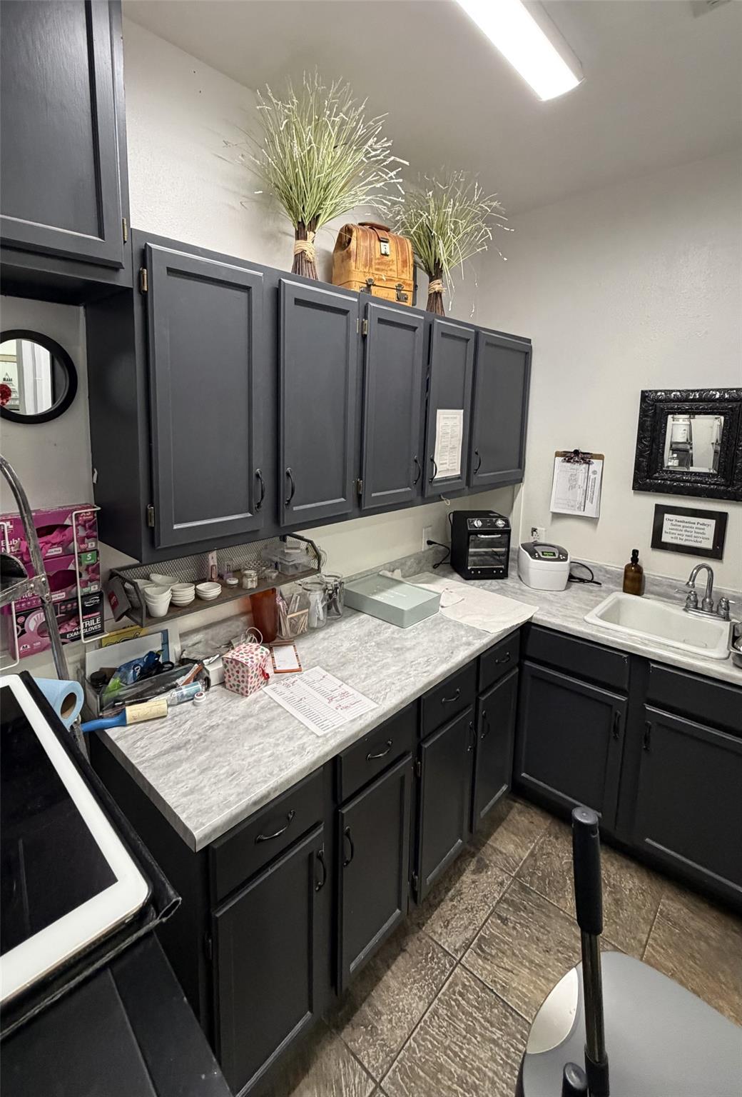 106 East St, Hutto, TX 78634