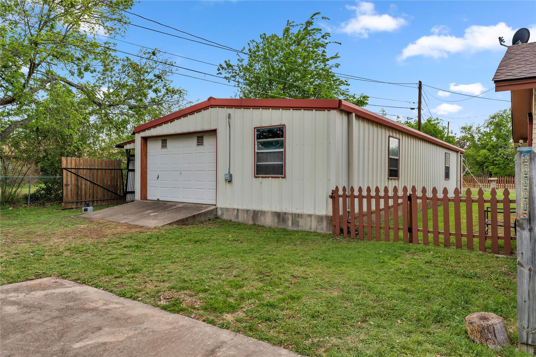 217 Corder Ln, Burnet, TX 78611