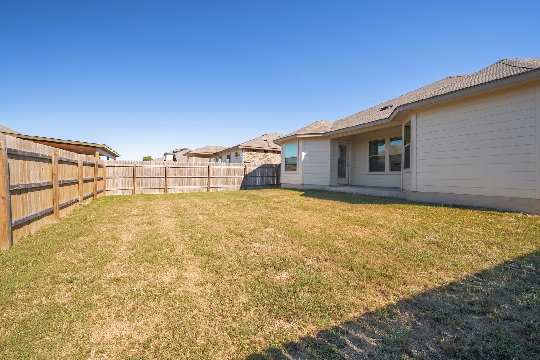 129 Plata Ln, Jarrell, TX 76537